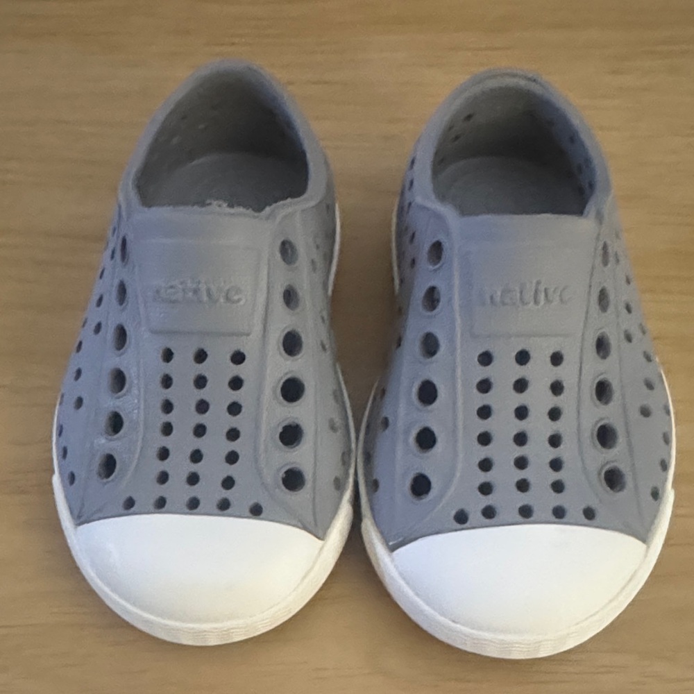Native Kids Gray and White Water Shoes